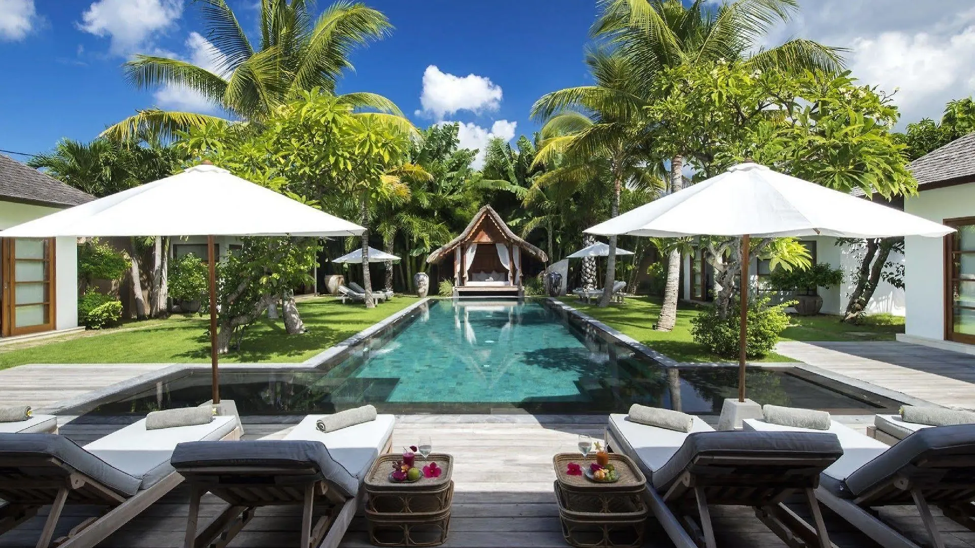 Villa Tiga Puluh Seminyak